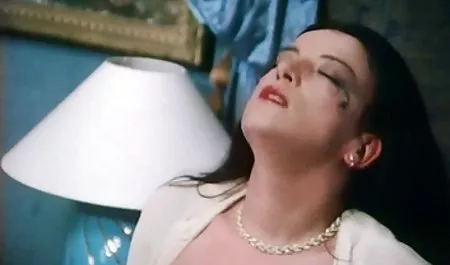مقعد عکس سکسی دختر خاله با بلوند روی مبل نرم