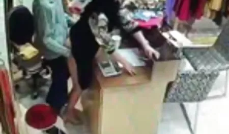 همکلاسی ها کارمند محبوب خود عکسهای دختران سکسی را لعنت کردند