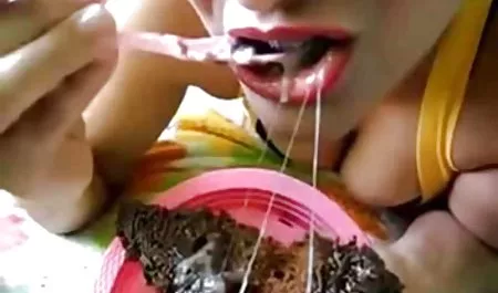 آنها از طریق سوراخ جوراب شلواری یک قلاب مخصوص توالت را دویدند عکس سکسی از دختران کم سن
