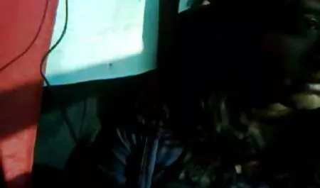 سبزه سبزه سکسی همه چیز را نشان می دهد ، بیدمشک عکسهای سکسی دختران جوان می خورد و فالوس صورتی را می خورد