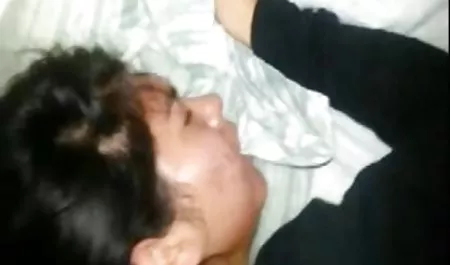 در ماشین عکس لخت دختر سکسی دوست پسرش سیگار می کشد