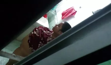 عوضی باریک در صندلی عکس دختران سکسی عربی استمناء می کند