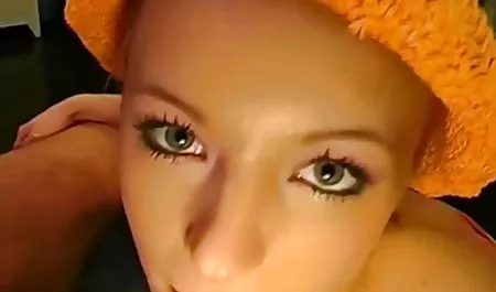 بچه ها برای عکس دختر سکسی لخت سرقت یک شلاق چرمی یک شلخته حک کردند